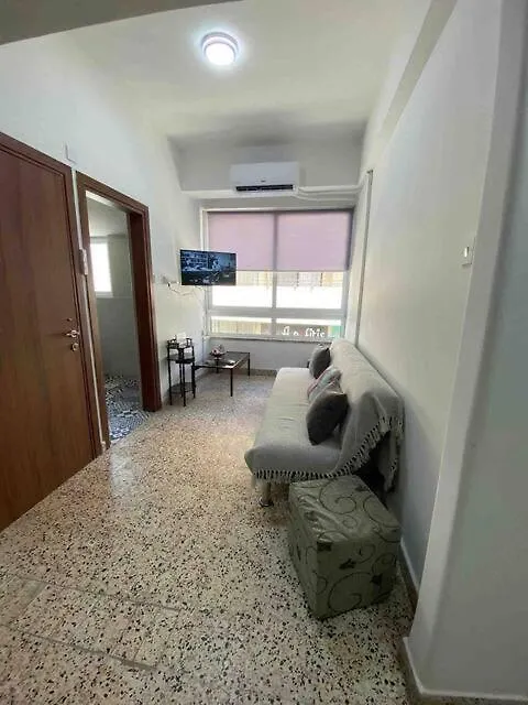 2 Bedroom Apt In Ermou 4 Minute Walk Beach Larnaca